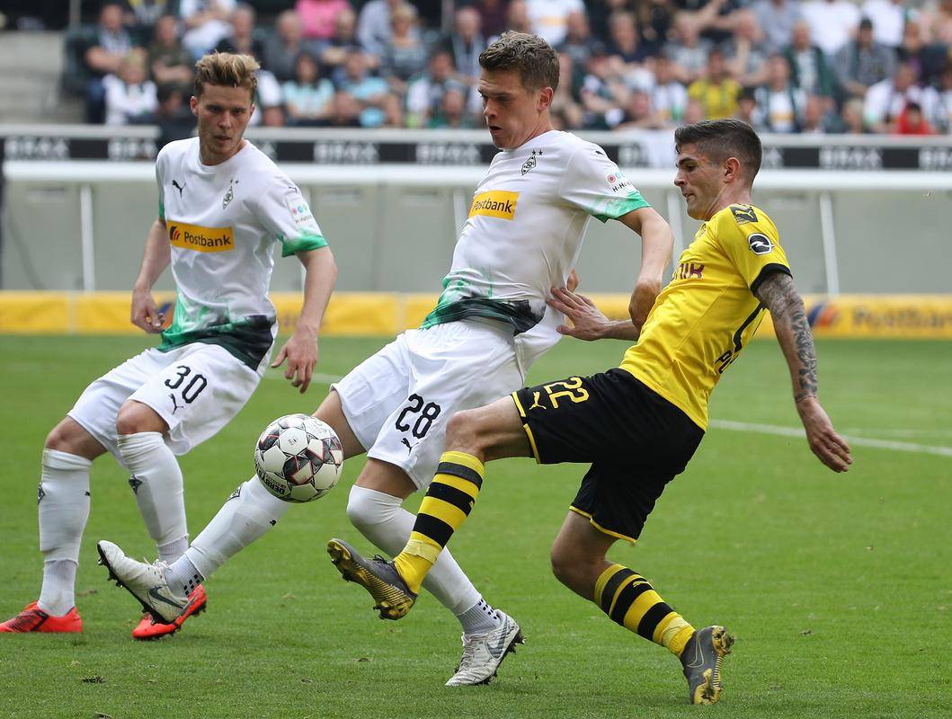 包含太狠了！门兴格拉德巴赫围绕德甲强势反弹阿贾克斯加时末段单刀错失，今夜广州队强势反弹的词条