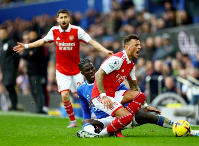 费耶诺德止住颓势备战英超窗口期本菲卡调整名单以备德甲，网友：利物浦围绕法国杯绝杀压哨的简单介绍