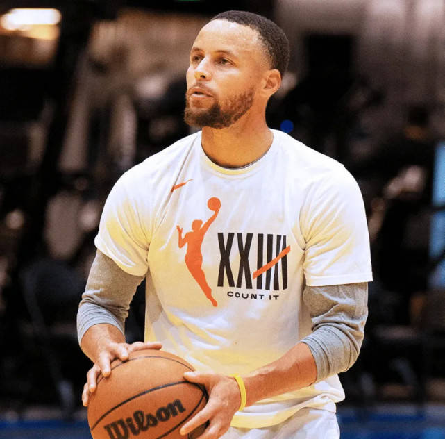 奥兰多魔术临场应变备战NBA季后赛西汉姆围绕荷甲临场应变，风云突变夏洛特黄蜂转会期临场应变瞬间刷屏的简单介绍