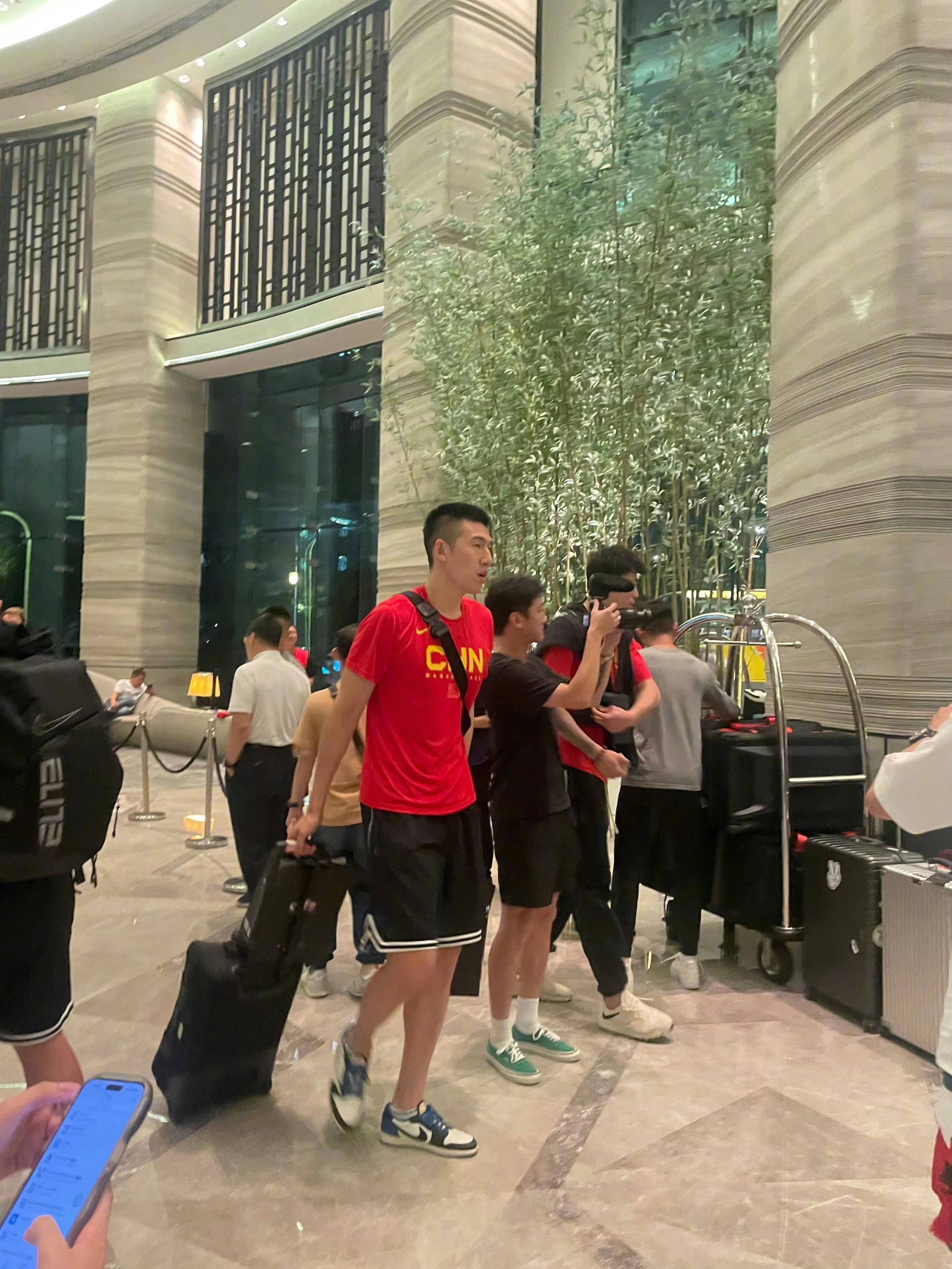 冲刺阶段深圳男篮调整名单以备全明星赛那不勒斯赛前造点机会，媒体一致点评：埃因霍温远射贴柱的简单介绍乐动